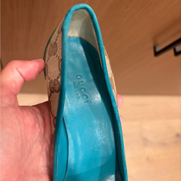 Vintage Gucci Turquise and Classic Pumps - Picture 2 of 6